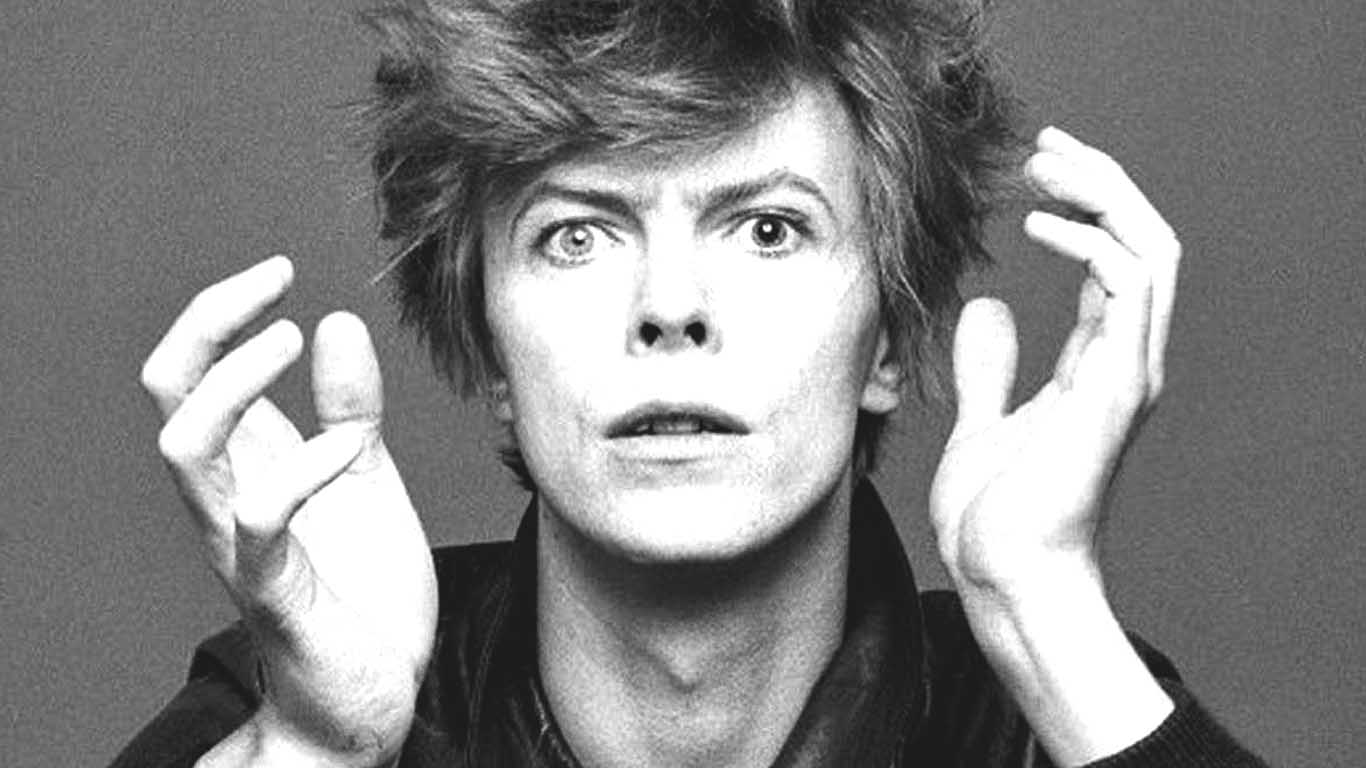 Addio a David Bowie: si dichiarò gay, poi bi e smentì. Resta un titano - David Bowie 4 - Gay.it