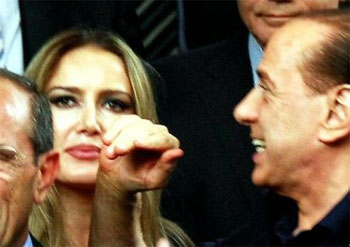 Berlusconi, gli audio: dal sesso non protetto al bacio lesbo - daddarioF3 - Gay.it
