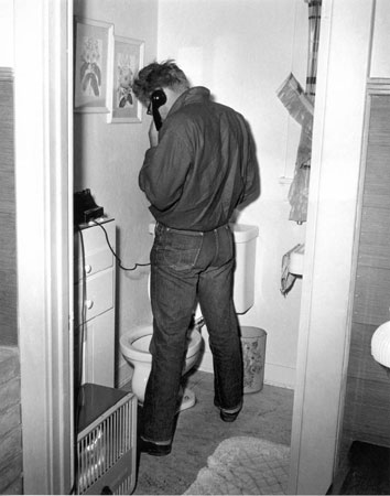 JAMES DEAN: 50 ANNI DI MITO - DEAN James in gabinetto men - Gay.it