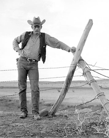 JAMES DEAN: 50 ANNI DI MITO - DEAN James sul set de IL GI - Gay.it