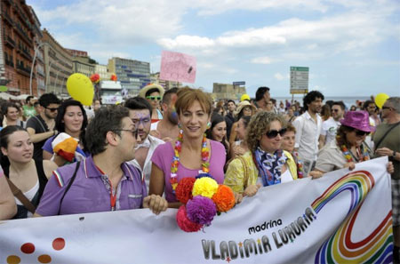 De Magistris balla YMCA con Luxuria: "Napoli come New York" - demagistris prideF1 - Gay.it