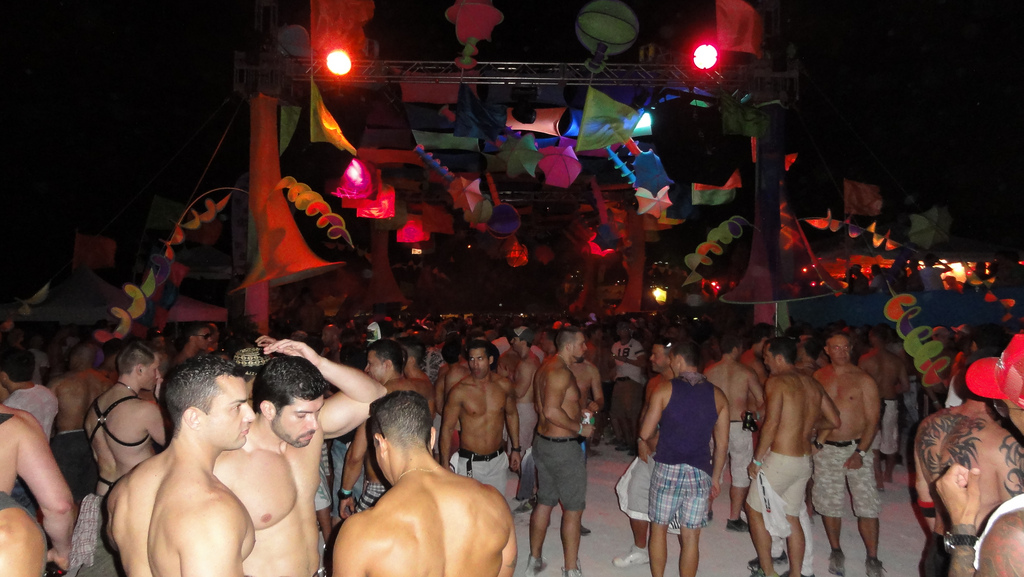 L'amore ai tempi della discoteca: i 10 clubbers tipo - discogay2 - Gay.it