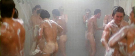 Gay nella doccia? Per l'86% dei giocatori di football va bene - doccia football2 - Gay.it