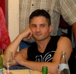 EDO, CUCCIOLO DI BRADIPO! - edo iscri01 - Gay.it
