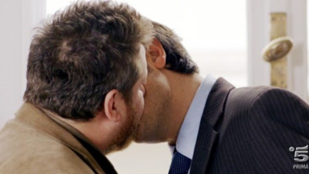 Edoardo Pesce (I Cesaroni): "Dopo il bacio gay, anche le adozioni" - edoardo pesce bacio - Gay.it