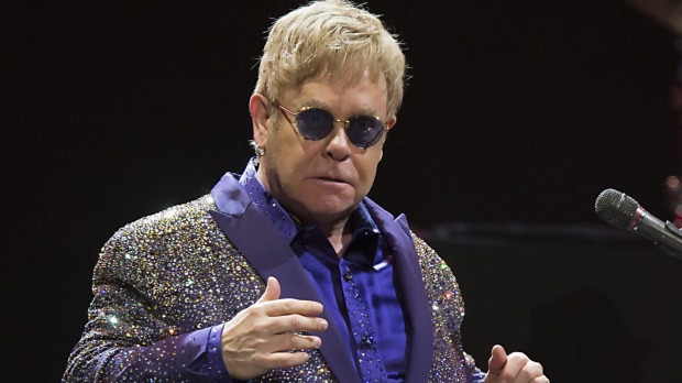 Elton John accusato di molestie sessuali dall'ex guardia del corpo - elton john accusato di molestie sessuali - Gay.it