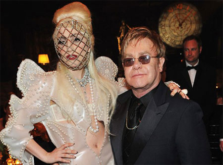 "L'amore è la cura": il libro di Sir Elton contro l'Aids - elton john libroF1 - Gay.it