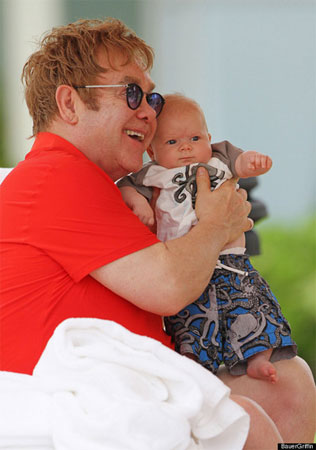 "L'amore è la cura": il libro di Sir Elton contro l'Aids - elton john libroF2 - Gay.it
