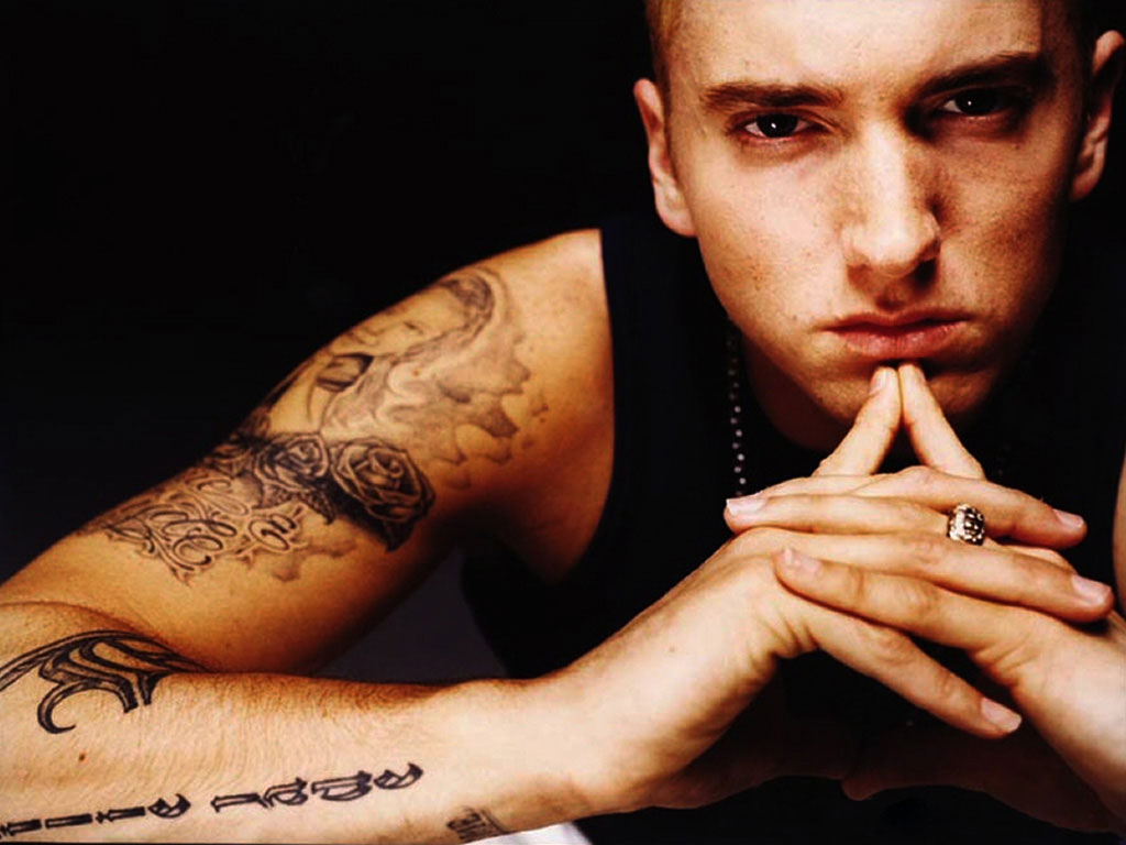 Nuovo singolo di Eminem, ancora omofobia nei testi delle canzoni - eminem rap god omofobia 2 - Gay.it
