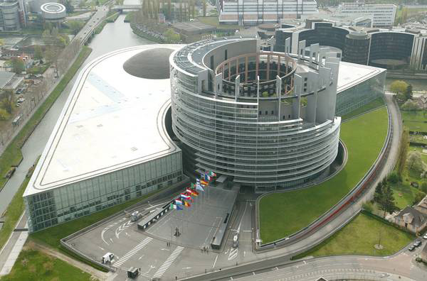 UE bacchetta gli stati: "Riconoscere i matrimoni celebrati all'estero" - europa Lunacek1 - Gay.it