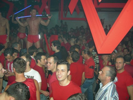 Il party in rosso, per non dimenticare la prevenzione - F2redparty - Gay.it