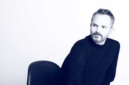 Miguel Bosé: l'Italia è troppo vicina al Vaticano - F3bose - Gay.it