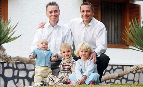 Cassazione, coppia gay gode stessi diritti di quella etero - famigliagayF1 - Gay.it