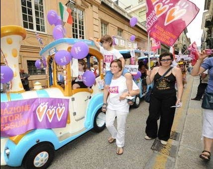Veneto: la Regione approva la "Festa della Famiglia Naturale" - famiglie arcobaleno ikeaF3 - Gay.it