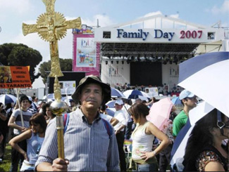 Torna il Family Day: ecco dove e quando si riuniranno gli omofobi - familyday120507 - Gay.it