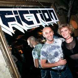 NOTTI A LONDRA, CHEAP & SEXY - fiction londra foto - Gay.it