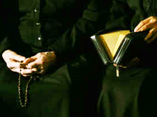 "Tutto iniziò col sesso in seminario": storia di un ex parroco gay - finto preteBASE - Gay.it