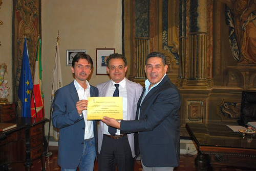 Sposi a Oslo, la provincia di Firenze consegna certificato - firenzecoppiaF2 - Gay.it