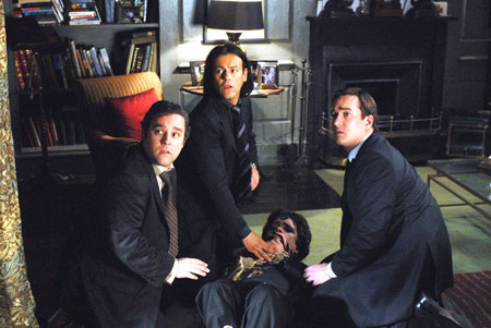 Tredici squinternati e un funerale - funeralpartyF4 - Gay.it