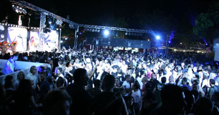 SABATO 18 ABBUFFATA DI MUSICA AL GAY VILLAGE - Gayvillage18 - Gay.it
