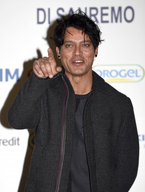 Gabriel Garko: "Se sono etero? Sono un sex symbol pro unioni civili" - gabriel garko sanremo 1 - Gay.it