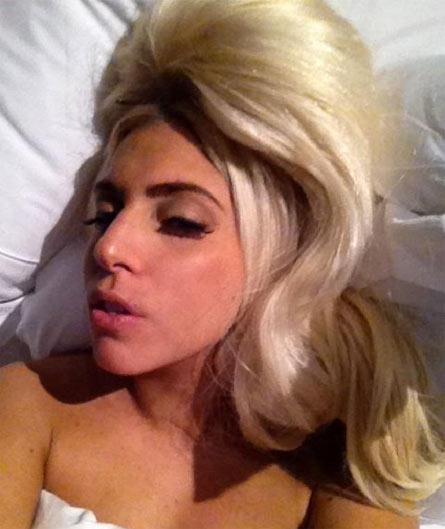 A poche ore dal voto, Lady Gaga lancia l'appello ai gay USA - gaga labbraF1 - Gay.it