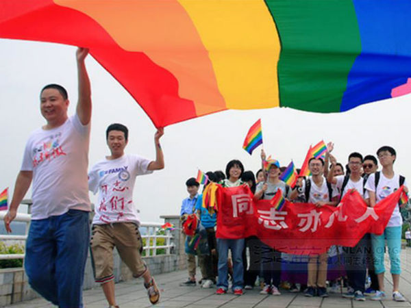 Cina verso il matrimonio gay? Un tribunale accetta un ricorso - gay cina base - Gay.it