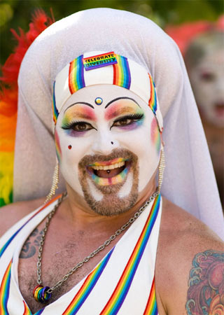 "Il Gay Pride? Come le parate del Ku Klux Klan" - Gay.it