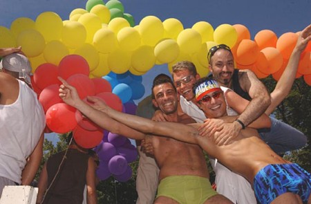 Mykonos, meta "divina" per vacanze gaie - gaygreece1 - Gay.it