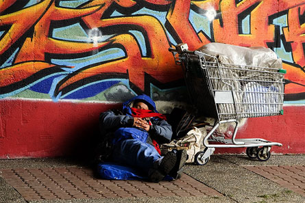 Rifiutati dalle famiglie. Un centro per gay homeless a Roma? - gayhomelessF1 - Gay.it