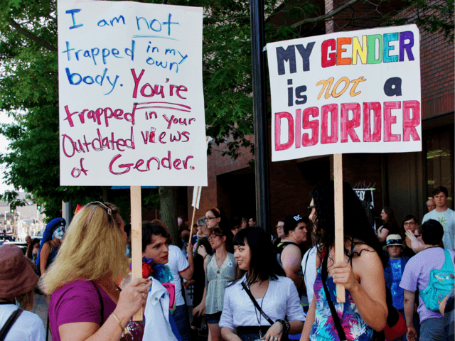 Paypal: no all'espansione in North Carolina, guerra alla legge antigay - gender protest - Gay.it
