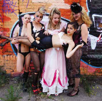 Gender Bender, la danza di Charnock e la "soggettiva" lesbo - genderbender11F3 - Gay.it