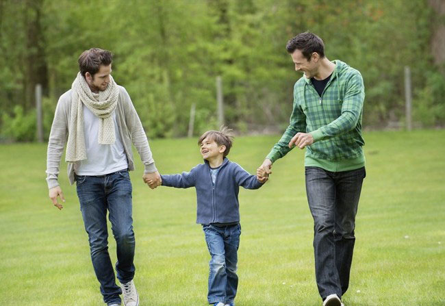 Coppie di gay maschi con figli, vi prego, fate un passo indietro - genitori gay 1 - Gay.it