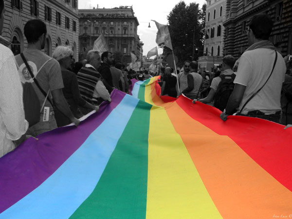Si sposano in Portogallo. Intesa Sanpaolo nega la licenza matrimoniale - genova universita - Gay.it