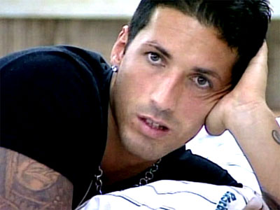 GF6: LUCIO LASCIA LA CASA - gf6 6 2 fabiano - Gay.it