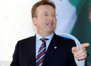 "Meglio playboy che gay". Esposto contro Berlusconi - gighlia - Gay.it