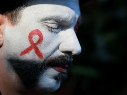Diario di un positivo: "Vi racconto com'è vivere con l'HIV" - giornata aids 12BASE - Gay.it