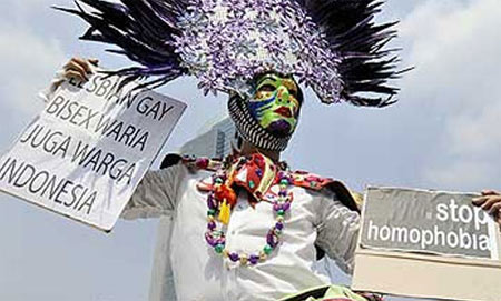 Giornata contro l'omofobia: alla vigilia un'altra violenza - giornata omofobia F5 - Gay.it