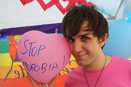 Slitta il voto sulla legge contro l'omofobia - giornata omofobia F6 - Gay.it