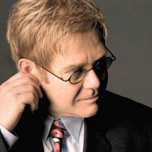 Giovanardi, "Elton John appoggia racket feti e seme" - giovaeltonF1 - Gay.it