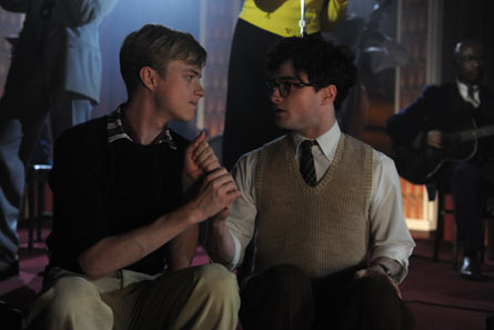 Daniel Radcliffe, da maghetto a poeta gay nel premiato Giovani ribelli - giovani ribelli red - Gay.it