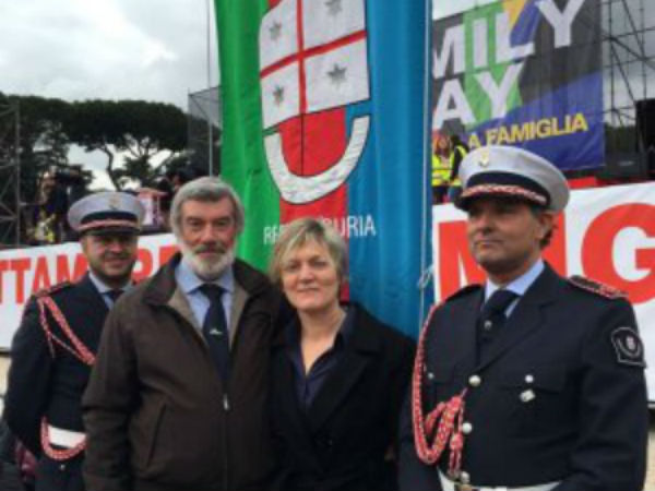 Consigliere leghista ligure: avessi figlio gay, lo brucerei nel forno - giovanni de paoli family day base - Gay.it