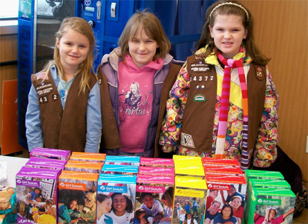 Il deputato Usa: "I biscotti delle Girl Scout promuovono il lesbismo" - girl scout biscotti2 - Gay.it