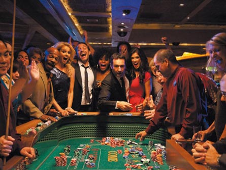 Gli Infedeli, Dujardin e Lellouche si scoprono gay a Vegas - gliinfedeliF1 - Gay.it