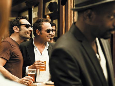 Gli Infedeli, Dujardin e Lellouche si scoprono gay a Vegas - gliinfedeliF3 - Gay.it