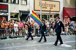 POLIZIOTTO, GAY, EROE - goal2 - Gay.it