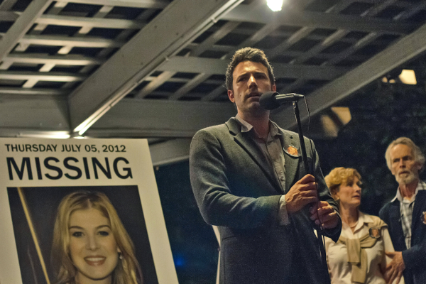 CinemaSTop, gli assistenti gay e omofobi di Un Natale Stupefacente - gone girl - Gay.it