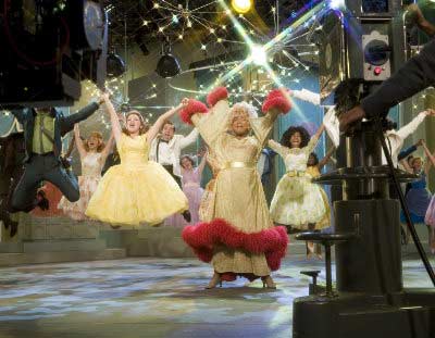 'HAIRSPRAY', LE ‘DIVINE’ MOSSETTE DI JOHN TRAVOLTA OVERSIZE - HairsprayF1 - Gay.it