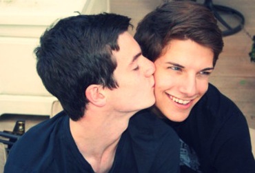 Gay.it, online la nuova versione del nostro sito - happy gay couple - Gay.it