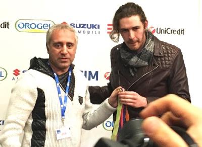 Hozier, grande impegno nel sociale: gli abbiamo dato il nastro rainbow - Hozier arcobaleno - Gay.it